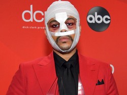 The Weeknd Pamer Wajah Baru di Balik Perban, Bikin Para Fans Syok