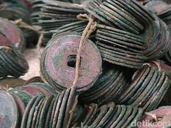 Ribuan Keping Uang Kuno Ditemukan di Sawah, Seperti Ini Wujudnya