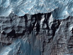 Foto Ngarai Terbesar di Tata Surya, Panjangnya 4.000 Km