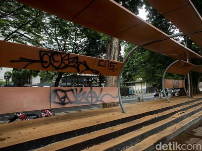 Belum Lama Direvitalisasi, Kondisi Trotoar di Tepi KBB Bikin Miris