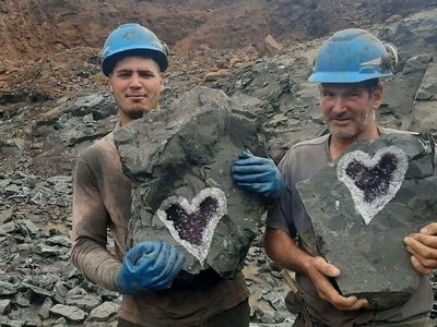 Wow! Penambang Uruguay Temukan Batuan Kristal Bentuk Hati