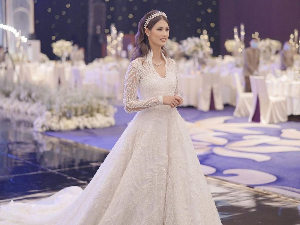 7 Fakta Pernikahan Mantan Chef Juna yang Tampil Cantik Bak Kate Middleton 7 Fakta Pernikahan Mantan Chef Juna yang Tampil Cantik Bak Kate Middleton