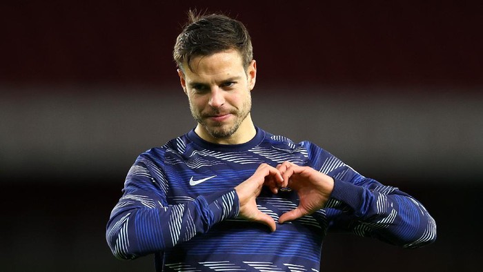 LONDON, ENGLAND - DECEMBER 26: Cesar Azpilicueta of Chelsea reacts during the warm up prior to the Premier League match between Arsenal and Chelsea at Emirates Stadium on December 26, 2020 in London, England. The match will be played without fans, behind closed doors as a Covid-19 precaution. (Photo by Julian Finney/Getty Images)