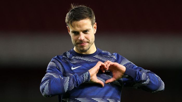 azpilicueta LONDON, ENGLAND - DECEMBER 26: Cesar Azpilicueta of Chelsea reacts during the warm up prior to the Premier League match between Arsenal and Chelsea at Emirates Stadium on December 26, 2020 in London, England. The match will be played without fans, behind closed doors as a Covid-19 precaution. (Photo by Julian Finney/Getty Images)