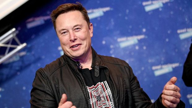 Elon Musk, head of the space company SpaceX and CEO of Tesla, attends the 2020 Axel Springer Award ceremony. Musk will accept this year's Axel Springer Award. According to a new ranking, the rapid rise of Tesla's share price has made Elon Musk, the owner of the electric carmaker, the wealthiest man in the world, replacing Jeff Bezos, the founder of Amazon.