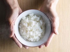 5 Bahaya Diet Tidak Makan Nasi atau Karbohidrat 5 Bahaya Diet Tidak Makan Nasi atau Karbohidrat