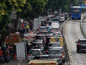 Lagi-lagi Digali, Jalanan Arah Mampang Jaksel Jadi Macet-Tak Elok Lagi-lagi Digali, Jalanan Arah Mampang Jaksel Jadi Macet-Tak Elok
