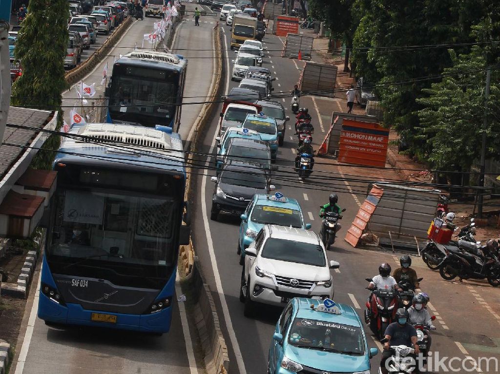 Duh, Galian Utilitas Bikin Buncit-Mampang Tambah Macet Duh, Galian Utilitas Bikin Buncit-Mampang Tambah Macet