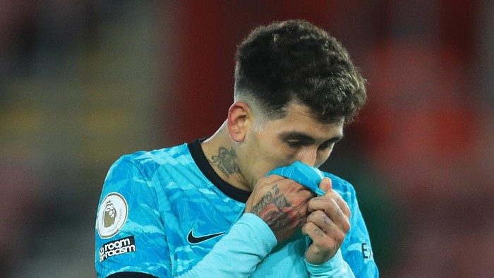 SOUTHAMPTON, ENGLAND - JANUARY 04: Roberto Firmino of Liverpool reacts during the Premier League match between Southampton and Liverpool at St Marys Stadium on January 04, 2021 in Southampton, England. The match will be played without fans, behind closed doors as a Covid-19 precaution. (Photo by Adam Davy - Pool/Getty Images)