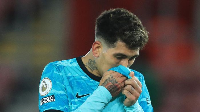 Firmino SOUTHAMPTON, ENGLAND - JANUARY 04: Roberto Firmino of Liverpool reacts during the Premier League match between Southampton and Liverpool at St Marys Stadium on January 04, 2021 in Southampton, England. The match will be played without fans, behind closed doors as a Covid-19 precaution. (Photo by Adam Davy - Pool/Getty Images)