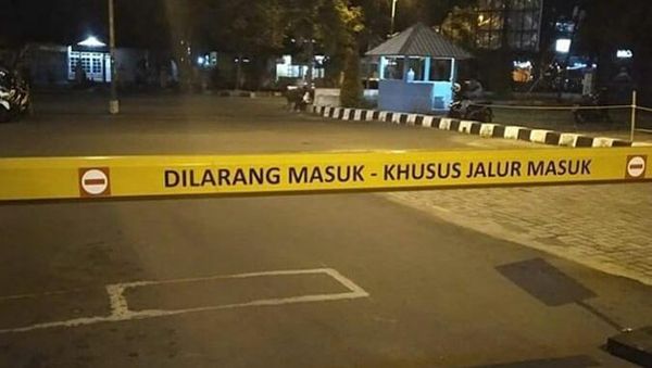 8 Tulisan Nggak Jelas di Tempat Umum Ini Bikin Emosi Mikir Keras Tapi Lucu