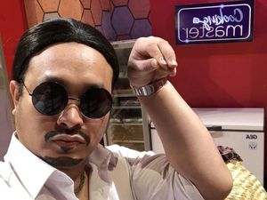 Gaya Gilang Dirga Saat Masak hingga Tiru Salt Bae Gaya Gilang Dirga Saat Masak hingga Tiru Salt Bae