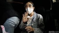 Penampakan Gisel Usai Diperiksa Sebagai Tersangka