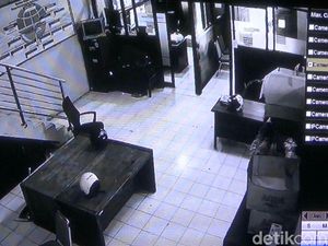 Heboh Helm Bergerak Sendiri di Kantor Dishub Kota Probolinggo Heboh Helm Bergerak Sendiri di Kantor Dishub Kota Probolinggo