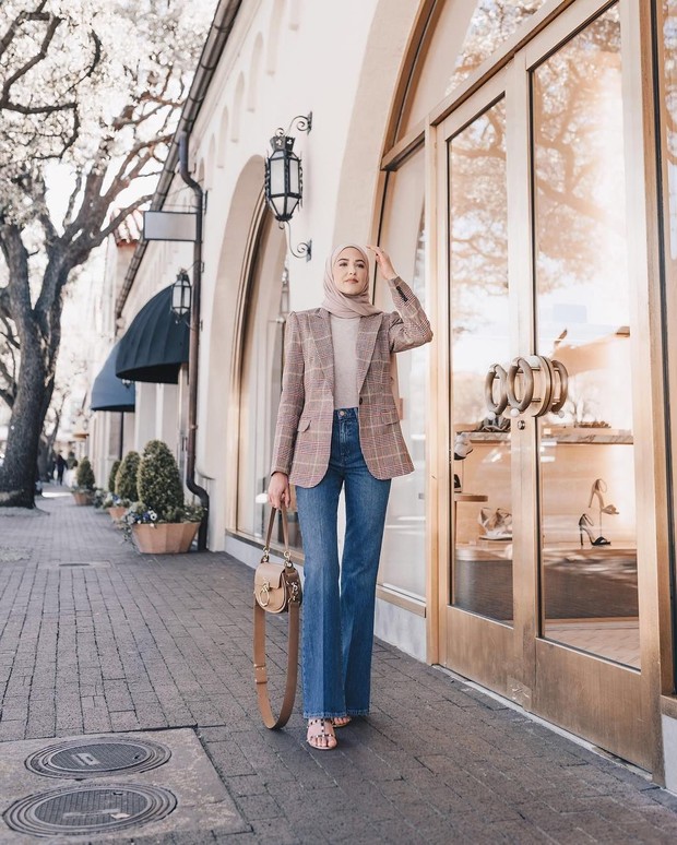 Jas dengan celana jeans