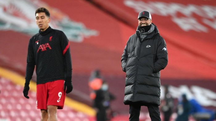LIVERPOOL, ENGLAND - DECEMBER 27: Jurgen Klopp, Manager of Liverpool watches over the warm up prior to the Premier League match between Liverpool and West Bromwich Albion at Anfield on December 27, 2020 in Liverpool, England. A limited number of fans (2000) are welcomed back to stadiums to watch elite football across England. This was following easing of restrictions on spectators in tiers one and two areas only. (Photo by Stu Forster/Getty Images)