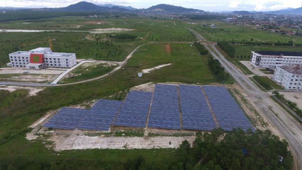 Keren! Kampus di Lampung Gunakan PLTS Terbesar