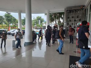 KPK Geledah Ruang Kerja Wali Kota Batu KPK Geledah Ruang Kerja Wali Kota Batu