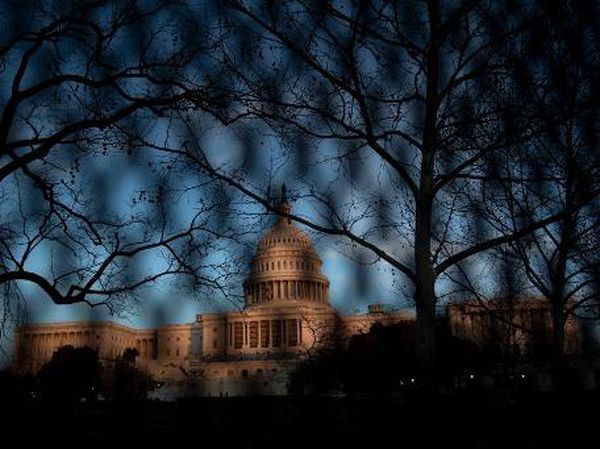 Pasca Rusuh, Gedung Capitol Dipagar