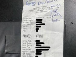 Rezeki Nomplok! Para Pelayan Restoran Ini Dapat Tip Rp 28 Juta