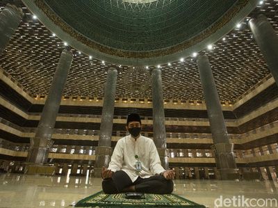 Prokes Ketat Sholat Jumat di Masjid Istiqlal