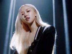 Debut Solo Rose BLACKPINK di Panggung Konser Online THE SHOW