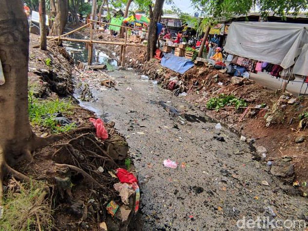 Tolong! Sampah Kotori Sungai di Pasar Sipon Kota Tangerang