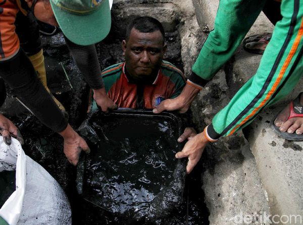 Kerja Keras Demi Kelapa Gading yang Bebas Banjir