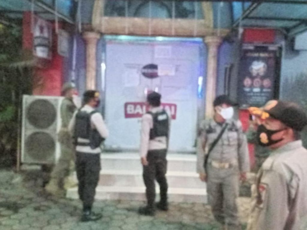 Nekat Beroperasi Saat Pandemi, 2 Tempat Hiburan Malam di Cilegon Disegel Nekat Beroperasi Saat Pandemi, 2 Tempat Hiburan Malam di Cilegon Disegel