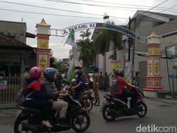 Spanduk Penyambutan Abu Bakar Baasyir Dicopoti Satpol PP