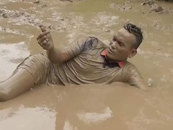 Janji Pemkab Asahan Perbaiki Jalan Usai Aksi Mandi Lumpur Sudirman