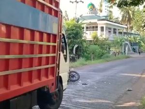 Keji! Sopir Truk di Sulsel Tabrak Pemotor Lalu Ditinggal Terkapar di Jalan