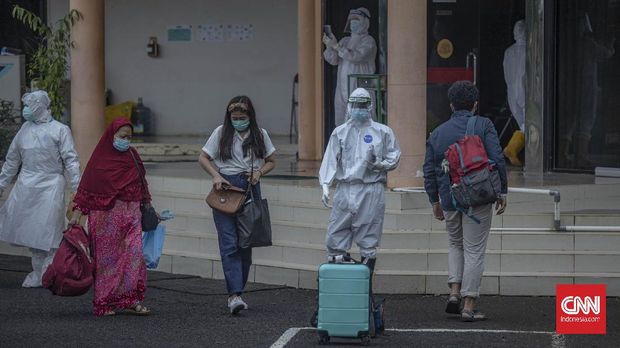 Suasana tempat isolasi pasien OTG virus Covid-19 di Graha Wisata Ragunan, Jakarta, Jumat, 8 Januari 2021. Kasus baru positif corona (covid-19) pecah rekor pada Jumat (8/1), sebanyak 10.617 pasien. Angka tersebut membuat total kasus positif di Indonesia menjadi 808.340 kasus. CNN Indonesia/Bisma Septalisma
