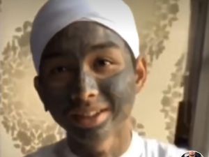 Viral Kisah Pria yang Tato Seluruh Wajahnya Kini Tobat Jadi Muazin Masjid