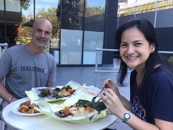 Diracik Wanita Tegal, Nasi Bungkus ala Warteg Ini Laris di Melbourne