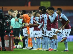 Para Pemain Aston Villa Diantar Orang Tua ke Laga Vs Liverpool
