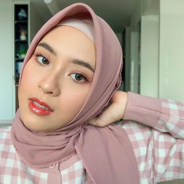 Bianca Kartika/instagram.com/biancakartika Bianca Kartika memakai hijab pink simpel/instagram.com/biancakartika