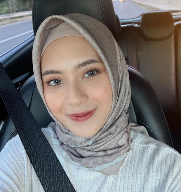 Bianca Kartika/instagram.com/biancakartika Bianca Kartika memakai hijab bermotif/instagram.com/biancakartika