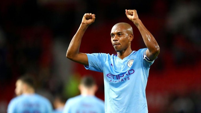 MANCHESTER, ENGLAND - JANUARY 07: Fernandinho of Manchester City celebrates victory after the Carabao Cup Semi Final match between Manchester United and Manchester City at Old Trafford on January 07, 2020 in Manchester, England. (Photo by Michael Steele/Getty Images)