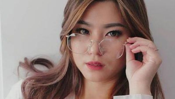 Awas Kepo! Florency WG, Selebgram yang Seksi Abis