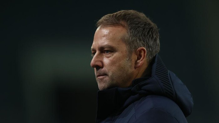 MOENCHENGLADBACH, GERMANY - JANUARY 08: Head coach Hansi Flick of Muenchen looks on during the Bundesliga match between Borussia Moenchengladbach and FC Bayern Muenchen at Borussia-Park on January 08, 2021 in Moenchengladbach, Germany. Sporting stadiums around Germany remain under strict restrictions due to the Coronavirus Pandemic as Government social distancing laws prohibit fans inside venues resulting in games being played behind closed doors. (Photo by Lars Baron/Getty Images)