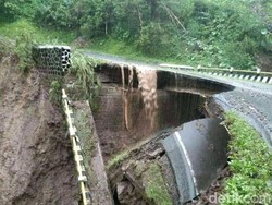 Garut Selatan Dikepung Bencana, Jembatan Roboh hingga Longsor