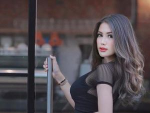 Video Baju Melorotnya Bikin Heboh, Melda Rosita Menangis Seharian Video Baju Melorotnya Bikin Heboh, Melda Rosita Menangis Seharian