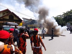 Demo Musda Golkar Pangandaran, Massa Bakar Sepeda Motor Warga