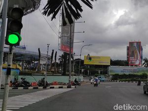 Lampu Hijau di PIM Nyala Bareng Bikin Bingung, Lampu Lalin Tambahan Dipasang Lampu Hijau di PIM Nyala Bareng Bikin Bingung, Lampu Lalin Tambahan Dipasang