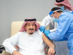 Raja Arab Saudi Salman bin Abdul Aziz Divaksin Covid-19