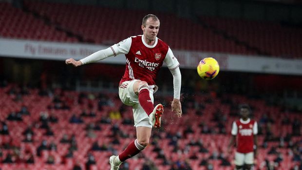 LONDON, ENGLAND - DECEMBER 13: Rob Holding of Arsenal controls the ball during the Premier League match between Arsenal and Burnley at Emirates Stadium on December 13, 2020 in London, England. A limited number of spectators (2000) are welcomed back to stadiums to watch elite football across England. This was following easing of restrictions on spectators in tiers one and two areas only. (Photo by Catherine Ivill/Getty Images )