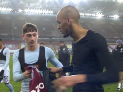 Saat Pemain Aston Villa Nggak Jadi Tukar Jersey dengan Fabinho