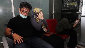Keluarga Penumpang Sriwijaya Air Datangi Bandara Pontianak