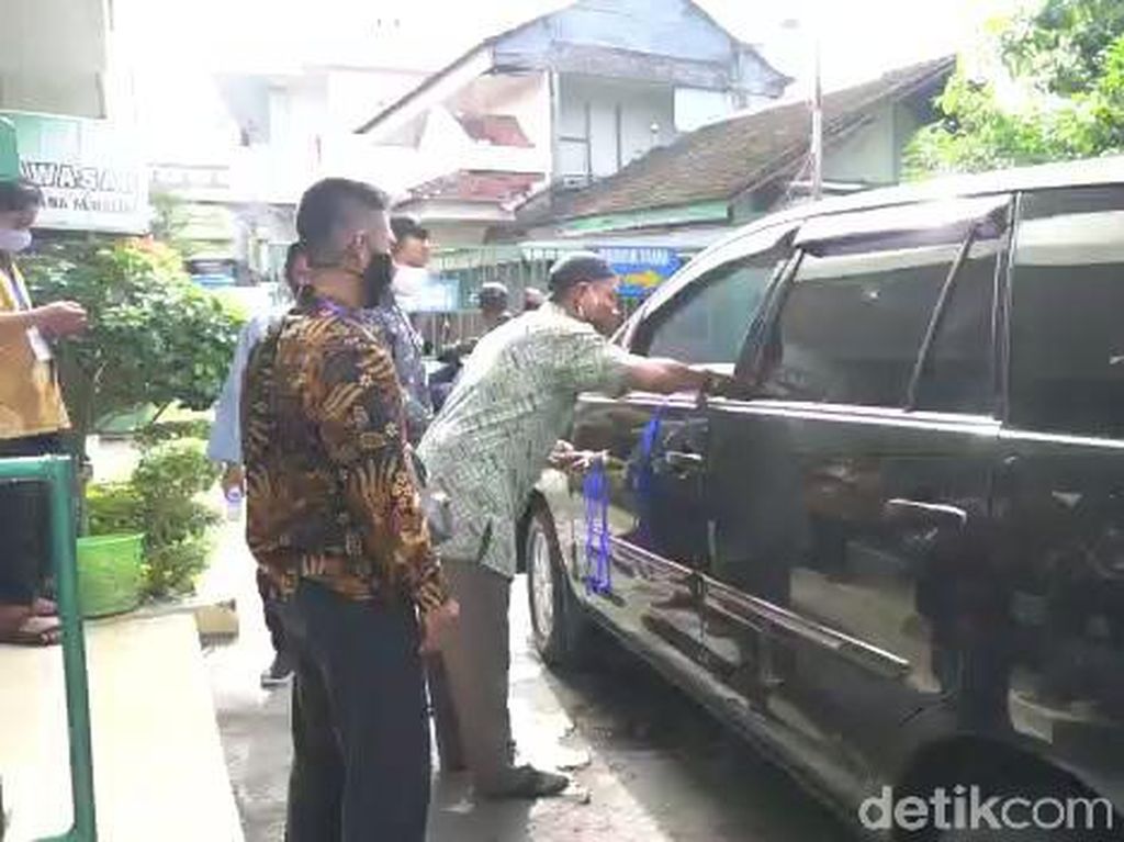 Sehari Setelah Bebas, Abu Bakar Baasyir Mulai Terima Tamu di Ngruki Sehari Setelah Bebas, Abu Bakar Baasyir Mulai Terima Tamu di Ngruki
